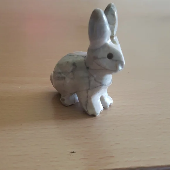 Tiny Marble Rabbit Carving - Picture 3 of 3
